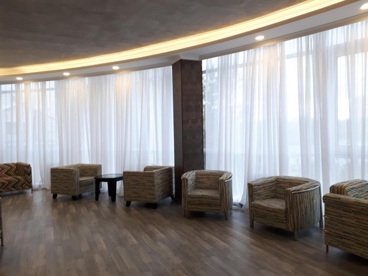 Artastana Hotel Luaran gambar