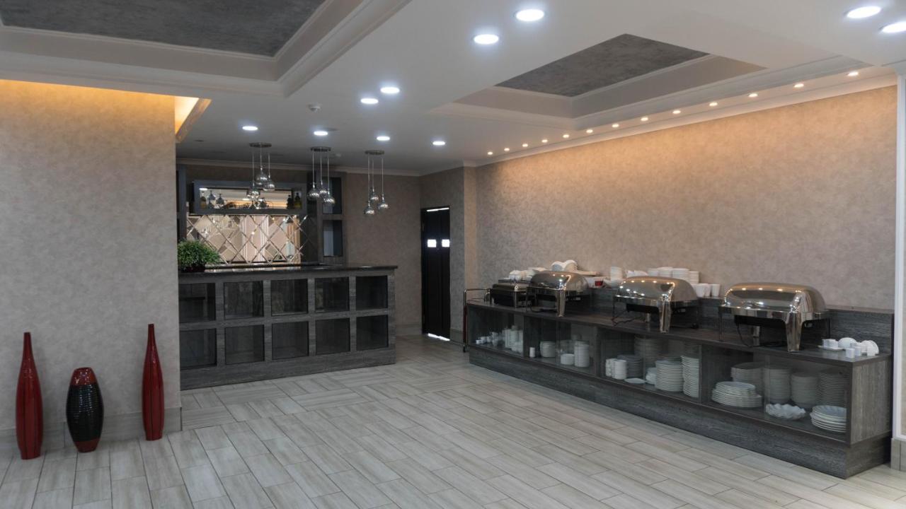 Artastana Hotel Luaran gambar