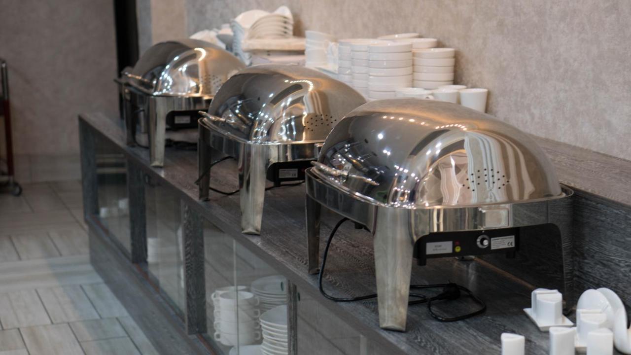 Artastana Hotel Luaran gambar