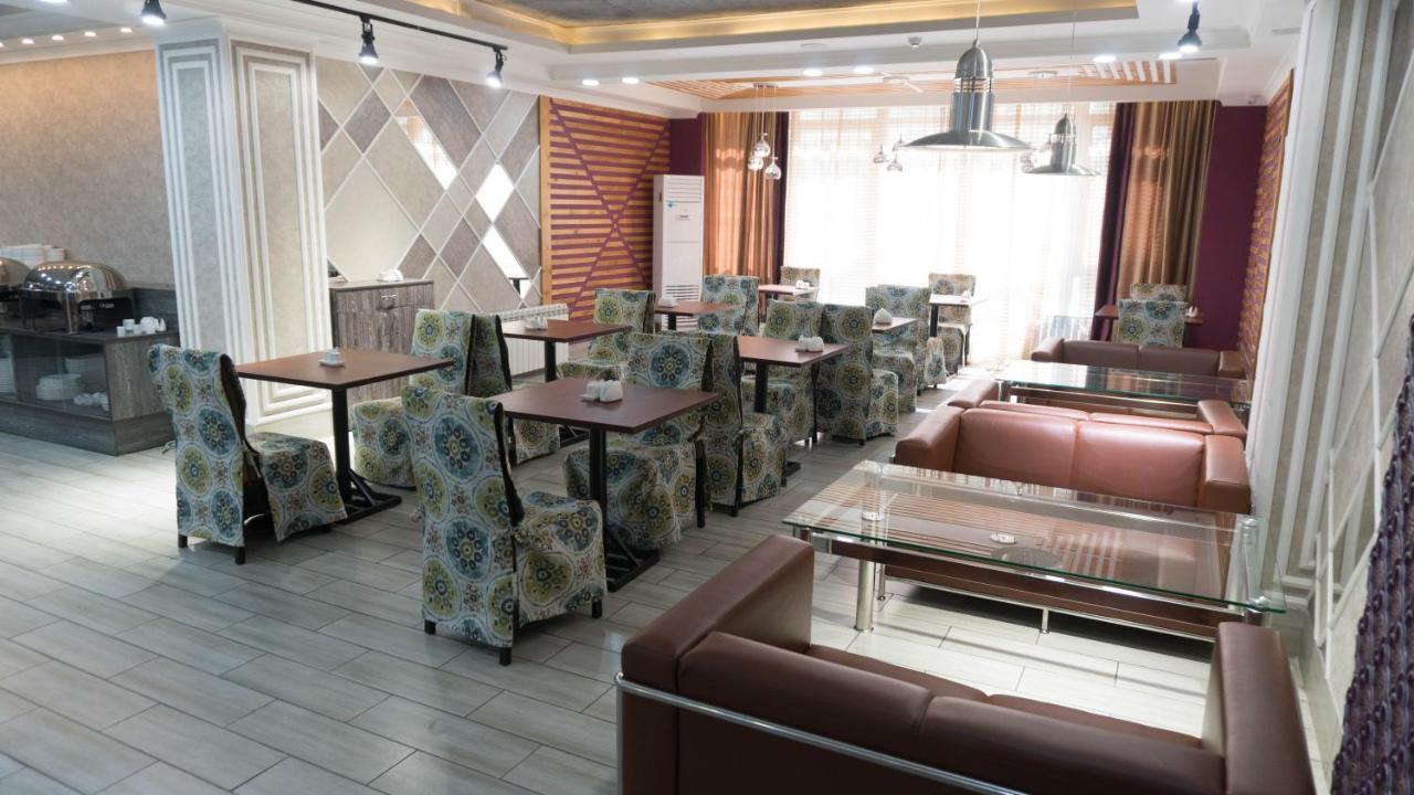 Artastana Hotel Luaran gambar