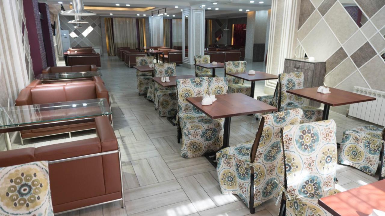 Artastana Hotel Luaran gambar