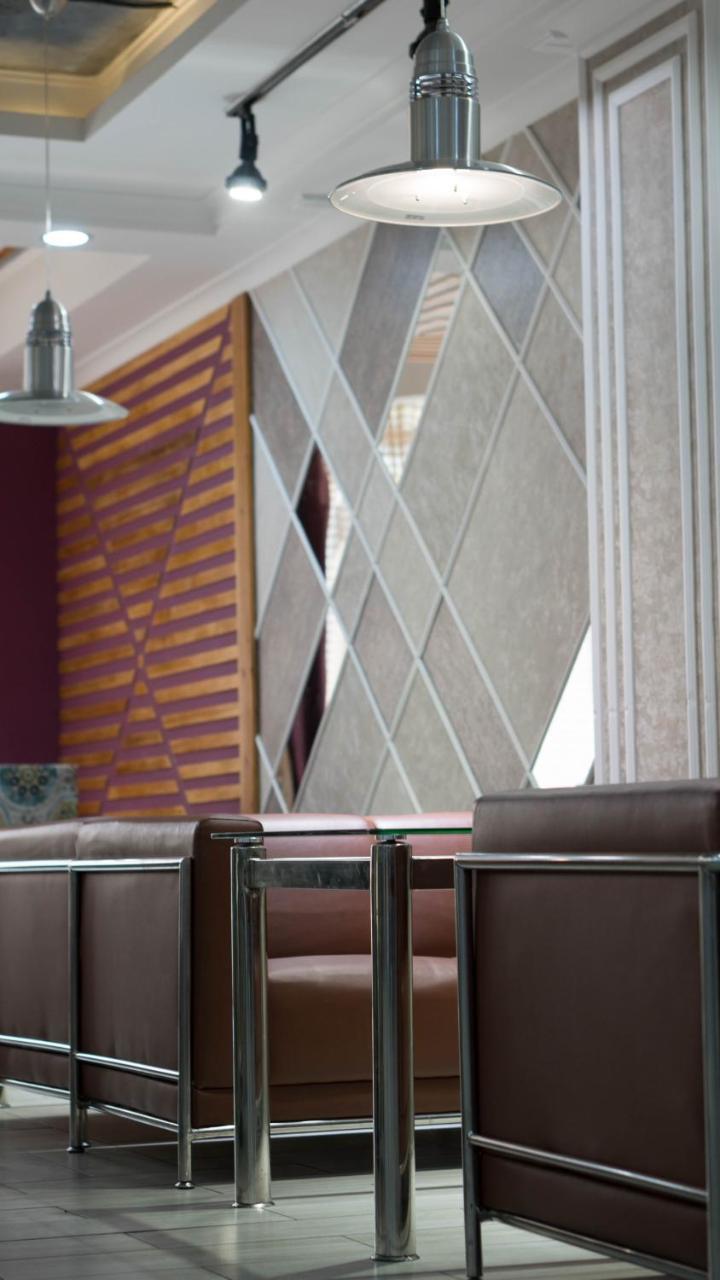 Artastana Hotel Luaran gambar