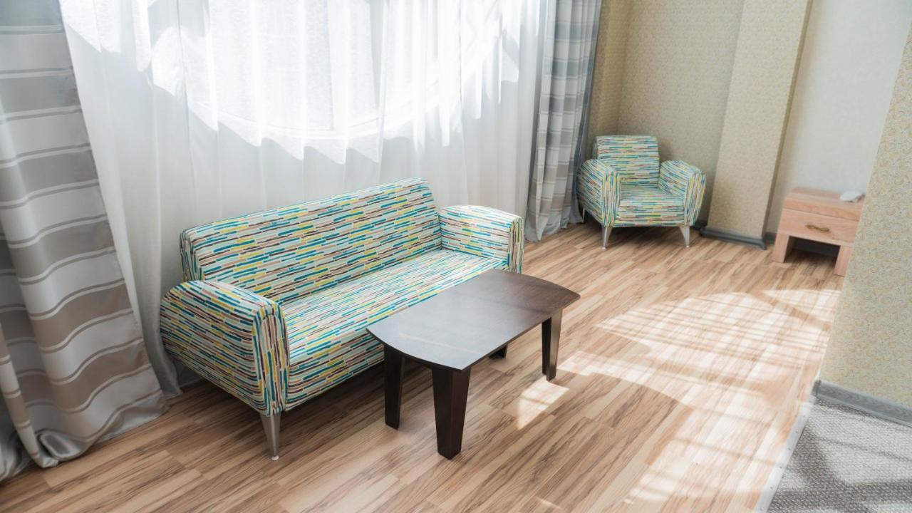 Artastana Hotel Luaran gambar