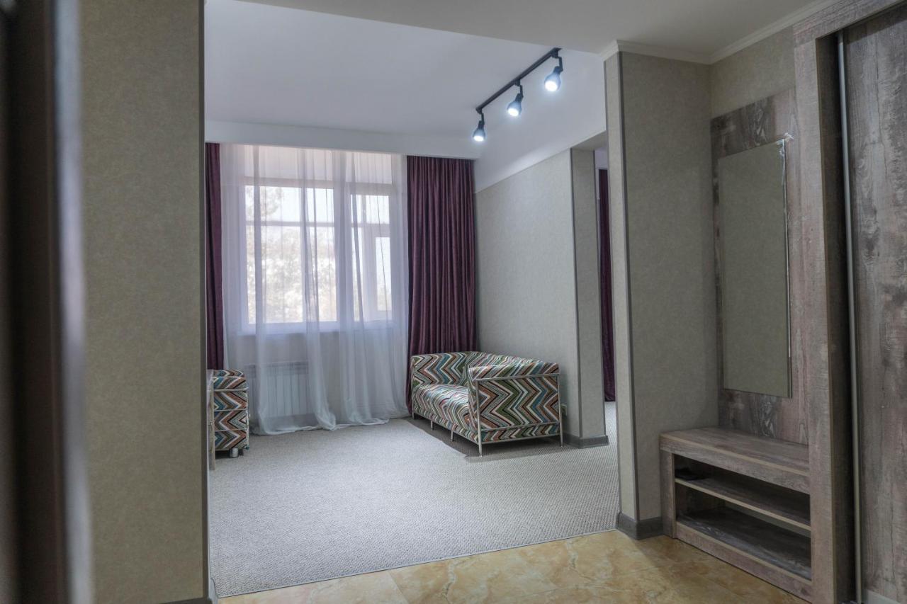 Artastana Hotel Luaran gambar
