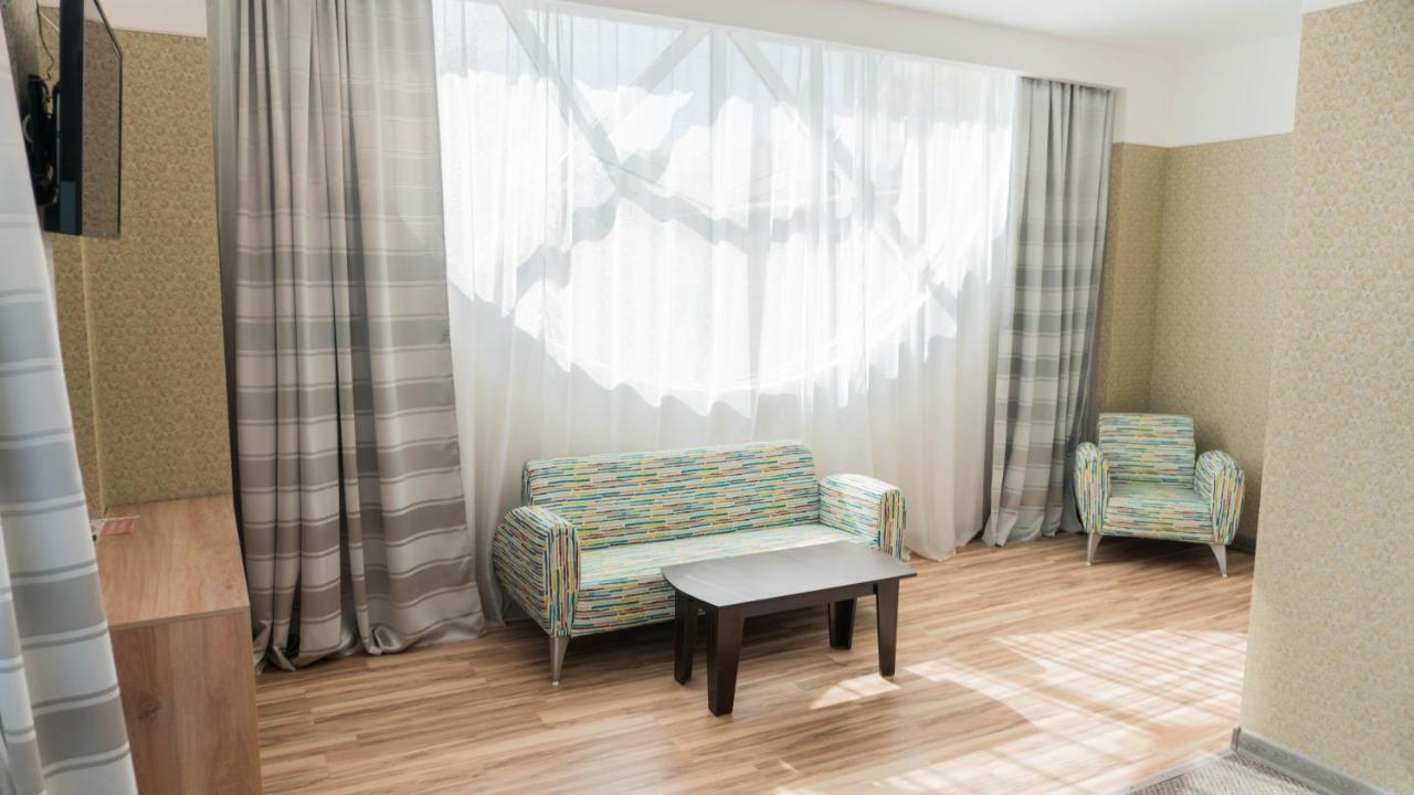 Artastana Hotel Luaran gambar